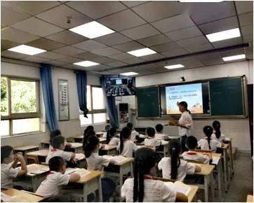 借力信息技術(shù) 創(chuàng)新校本培訓(xùn)